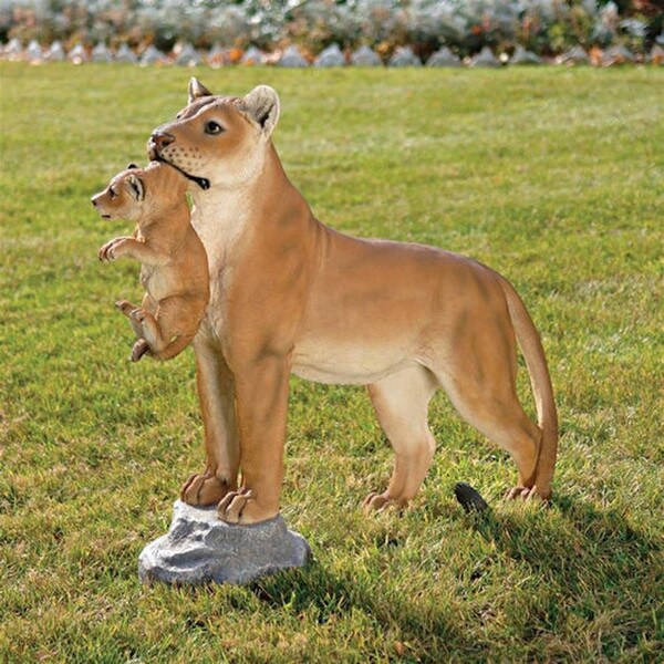 Lioness With Cub Statue